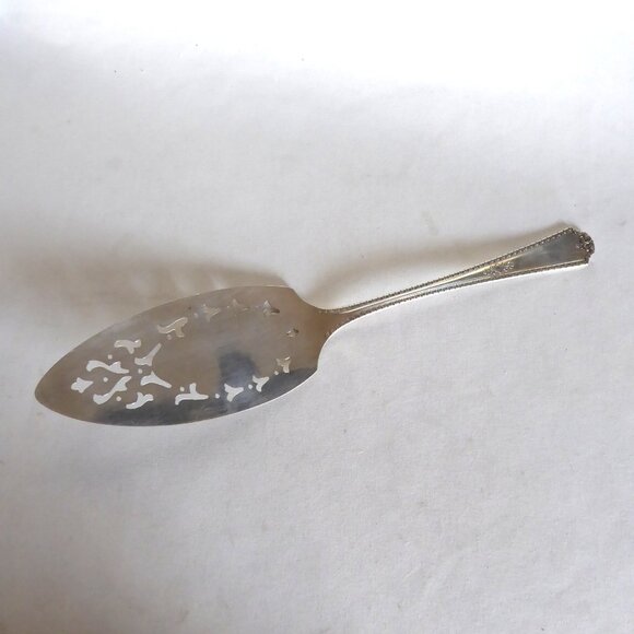 VINTAGE 1929 BERKELEY PATTERN PIERCED SILVER PIE CAKE SERVER - Picture 1 of 9